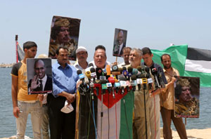 الخضري:سفينة الأمل رهينة بيد الاحتلال بعد حصارها بالبوارج البحرية ونطالب بحمايتها دوليا