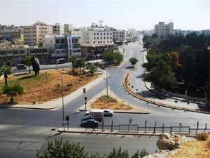 وفاة طفل واصابة 10 اثر حادث باص روضة في الجبيهة