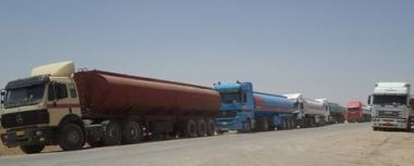 الأردن يطلب من العراق استثناء ناقلات النفط من قرار إغلاق الحدود