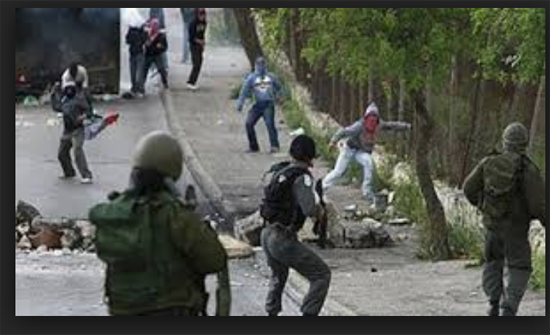 اصابة 8 فلسطينيين بمواجهات مع الاحتلال في نابلس