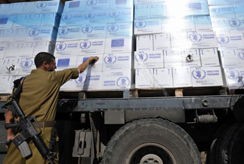 مئات حاويات البضائع لتجار فلسطينيين محتجزة في موانئ الاحتلال 