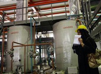 إيران: قانون يلزم الحكومة بتخصيب اليورانيوم بـ20%