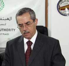 الرئيس الفلسطيني يقلد السفير القراله وسام نجمة القدس