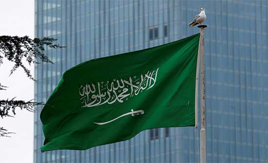 حريق في مصفاة الرياض لتكرير النفط إثر هجوم بطائرة مسيرة حريق في مصفاة الرياض لتكرير النفط إثر هجوم بطائرة مسيرة