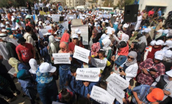 العاملون بالأونروا يعتصمون من جديد