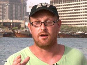 بريطاني ينام في العراء بصيف دبي بسبب ديون البنوك