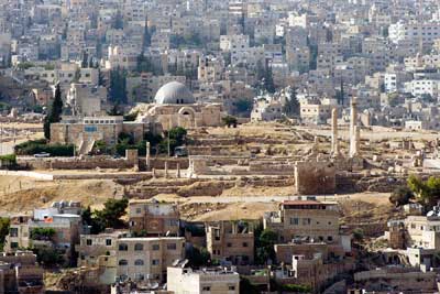 أهالي حي روضة القادسية  يطالبون البلدية بوضع حدا لمعاناتهم