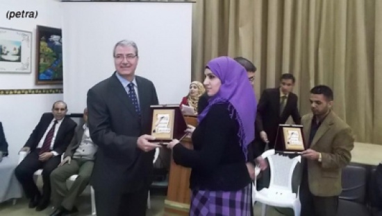 هيئة أدباء وشعراء عجلون تكرم الحاصلين على شهادة الدكتوراه التقديرية هيئة أدباء وشعراء عجلون تكرم الحاصلين على شهادة الدكتوراه التقديرية
