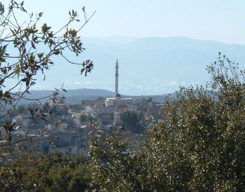 أحلام فتاة جامعية تعمل بشركة تنظيف وترنو لوظيفة حكومية