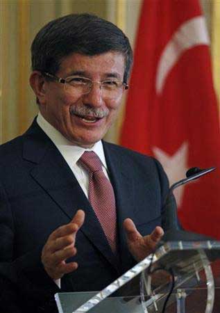 تركيا تتحدث الى حماس بشأن رأب الصدع مع فتح