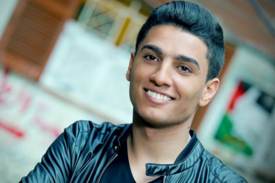 الفنان الفلسطيني محمد عساف يؤدي مناسك العمره " صور "