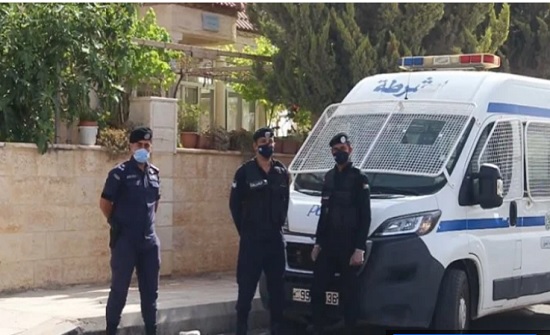 عزل منزل مصابة بكورونا في عين الباشا عزل منزل مصابة بكورونا في عين الباشا