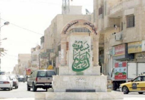 محافظ المفرق: معنيون بحل مشكلة الاعتداءات على الشوارع والأرصفة