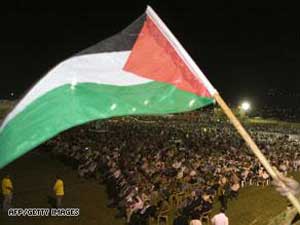 أمريكا تحول المكتب الفلسطيني لبعثة وتوافق على رفع العلم