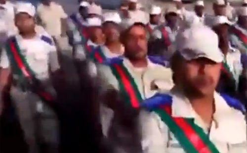 جنود سعوديون يتوعدون بتقطيع الأسد ( فيديو ) جنود سعوديون يتوعدون بتقطيع الأسد ( فيديو )