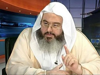 رجل دين سعودي بارز يحرم تماثيل الثلج رجل دين سعودي بارز يحرم تماثيل الثلج