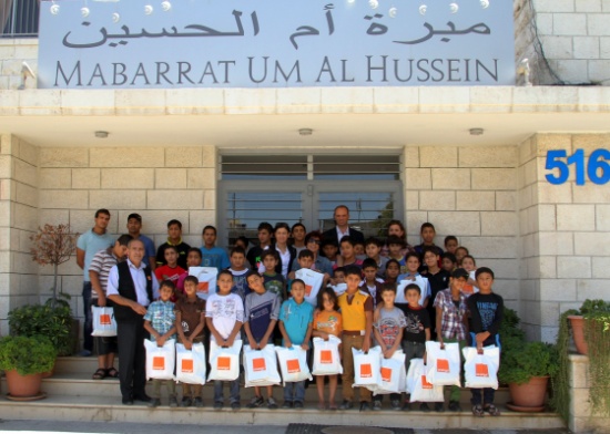 اطفال مبرة ام الحسين يزورون ضريح المغفور لها الملكة زين الشرف