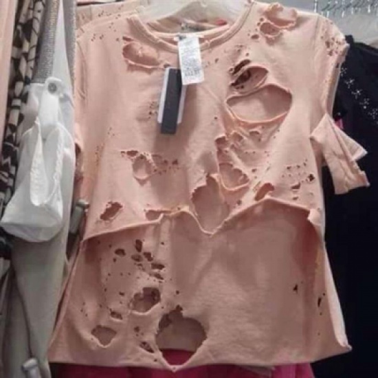 ظاهرة الملابس الممزقة في الأسواق.. ومطالبات بمحاسبة مستوردها