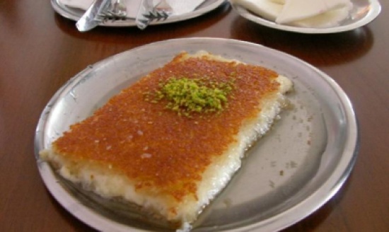 العواد: لا رفع على أسعار الحلويات حاليا في الأسواق