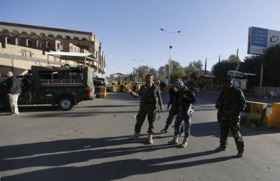 أمريكا وبريطانيا تغلقان سفارتيهما في اليمن وتطالبان رعاياهما بالمغادرة فورا