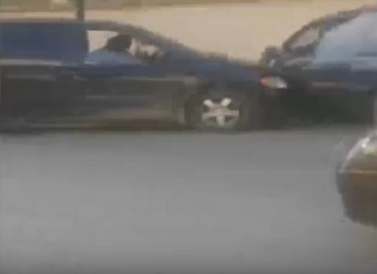 بالفيديو: الغيرة تدفع مكسيكية لصدم سيارة حبيبها السابق عدة مرات