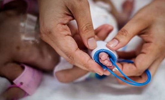 ولادة طفلة بوزن ربع كيلوغرام... إليكم قصتها الغريبة ولادة طفلة بوزن ربع كيلوغرام... إليكم قصتها الغريبة