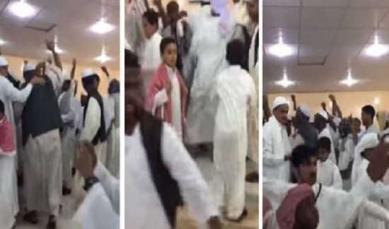 شاهد: كيف احتفل سعوديون بزواج مقيم سوداني في قريتهم