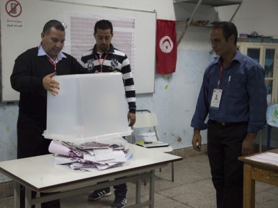 إنتخابات تونس: السبسي والمرزوقي إلى جولة ثانية إنتخابات تونس: السبسي والمرزوقي إلى جولة ثانية