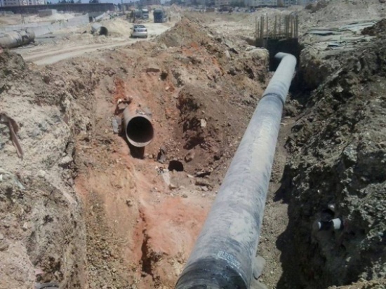 الامانة تفصل خط مياه يعترض إقامة جسر تقاطع الصناعة