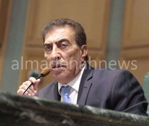 الطراونة ينتقد تهديد نواب بحجب الثقة عن الحكومة الطراونة ينتقد تهديد نواب بحجب الثقة عن الحكومة