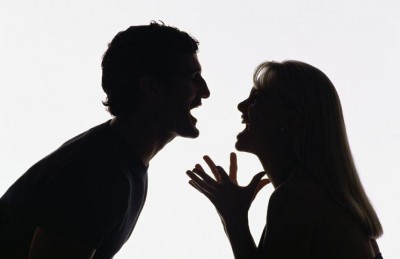 احتجاجات في غزة على قرار قضائي يتيح للزوج تطليق زوجته “النكدية” احتجاجات في غزة على قرار قضائي يتيح للزوج تطليق زوجته “النكدية”