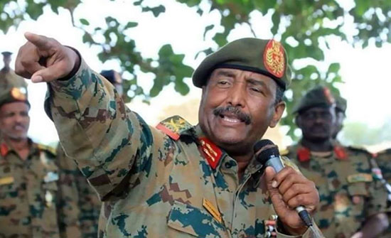 حساب على تويتر لـ"البرهان" ينشر أوامر بالعشرات.. ما صحته؟