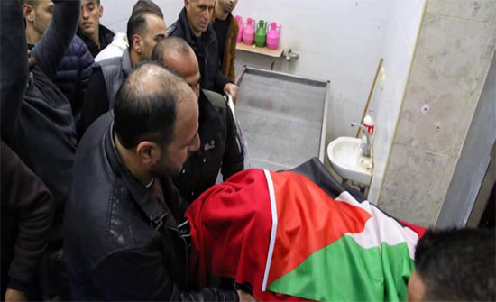 بالصور : الاحتلال يسلم جثمان الشهيد حمدان العارضة