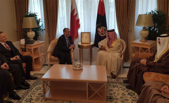 وزير الداخلية يلتقي نظيره البحريني