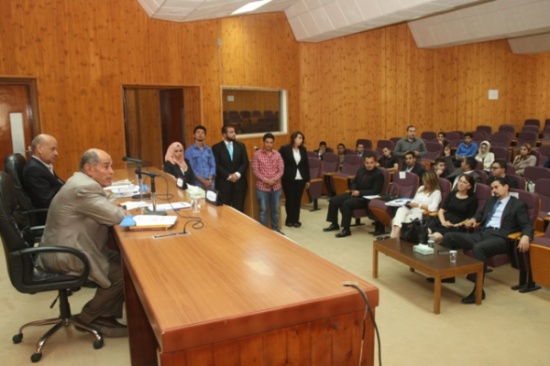 طلبة " الأردنية " يناقشون قانوني "المالكين والمستأجرين" و"القانون الدولي"