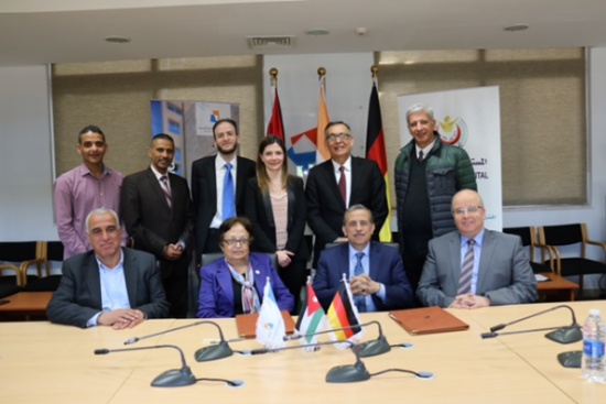 توقيع اتفاقية تعاون بين المستشفى التخصصي والجامعة الالمانية الاردنية توقيع اتفاقية تعاون بين المستشفى التخصصي والجامعة الالمانية الاردنية