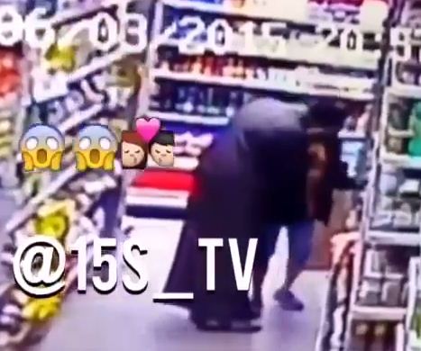 شاهد...كاميرات المراقبة توثق محاولة اعتداء شخص على طفل والتحرش به