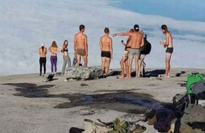 صورة لسياح عراة تتسبب في زلزال مميت بماليزيا