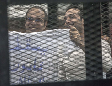 القضاء المصري يحكم على ثلاثة نشطاء معارضين لمبارك بالسجن ثلاثة أعوام