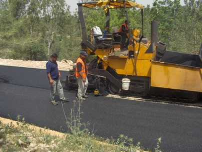 تعبيد شوارع نافذة في بلدية مؤاب الجديدة