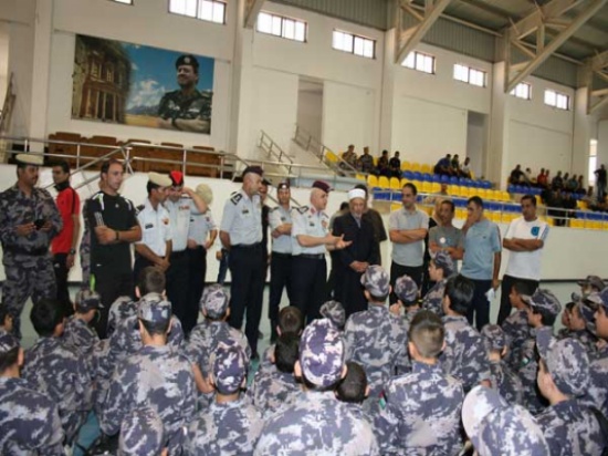 الدفاع المدني يحتفل بتخريج طلبة النشاط الصيفي لأبناء العاملين من مرتباته