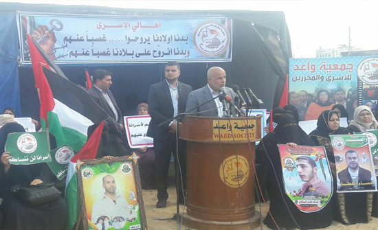 حملة اعتقالات بالضفة ووقفة تضامنية مع الأسرى في غزة حملة اعتقالات بالضفة ووقفة تضامنية مع الأسرى في غزة