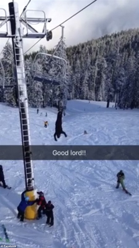 لحظة إنقاذ رجل تعلق من قدمه بمصعد هوائي