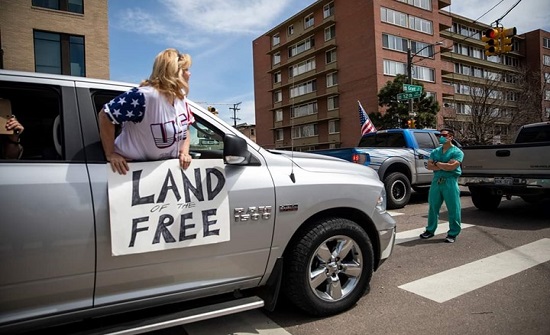 أطباء يتولون مواجهة منتهكي الحجر الصحي بأمريكا .. بالفيديو