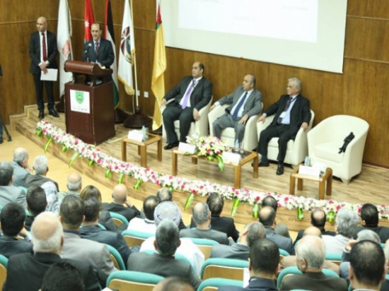 خبراء اقتصاديون يوصون بتكثيف البحث العلمي لحل التحديات الاقتصادية