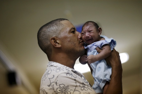 13 صورة مؤلمة .. لأطفال مصابين بفيروس "زيكا" 13 صورة مؤلمة .. لأطفال مصابين بفيروس "زيكا"