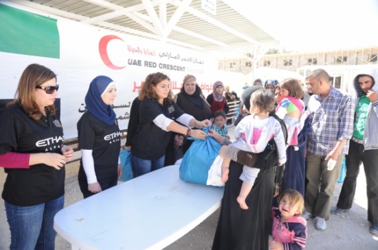 الاتحاد للطيران والهلال الأحمر يقدمون المساعدات للاجئين السوريين في الأردن