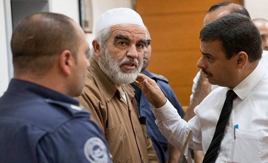إحالة الشيخ رائد صلاح للحبس المنزلي ومنعه من "الحديث" (شاهد) إحالة الشيخ رائد صلاح للحبس المنزلي ومنعه من "الحديث" (شاهد)