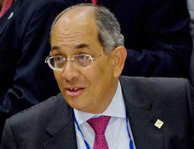 الإفراج عن وزير المالية المصري الأسبق بعد احتجازه في فرنسا بساعات