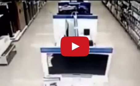 بالفيديو : سيدة تسرق تلفزيون من محل بطريقة غريبة !